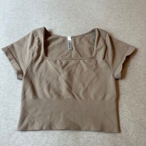 Nikibiki Seamless Square Neck Crop Top Short Sleeve Taupe Brown Ribbed Hem S/M